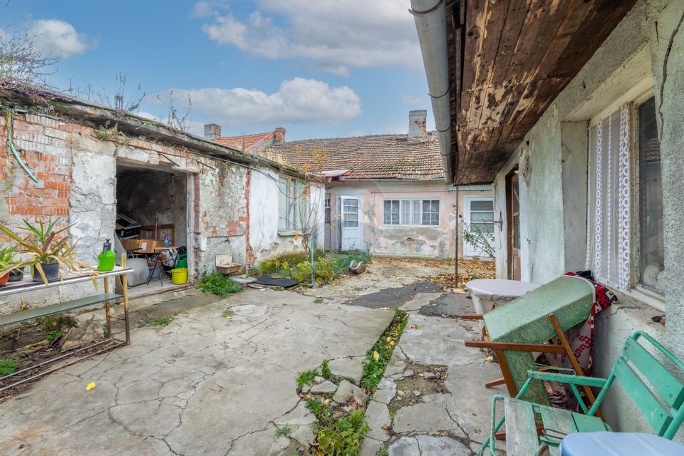 Casa cu teren 454 mp - oportunitate in Bujac