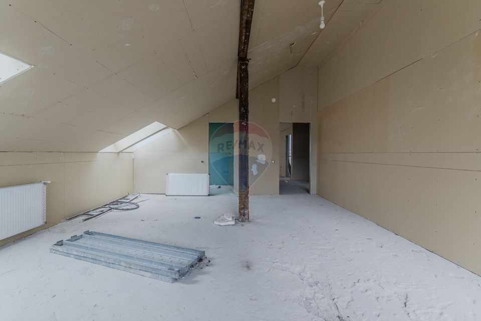 Cladire de 902 mp utili de vânzare, zona Grivitei - DN 13, COMISION 0