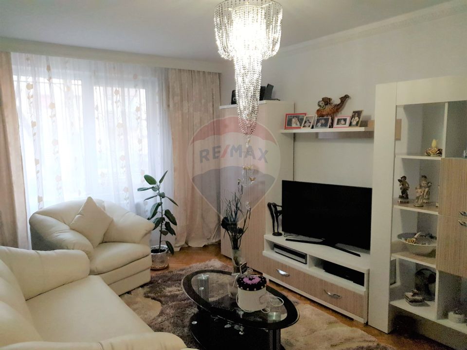 APARTAMENT 4 CAMERE, UTILAT, LOC DE PARCARE INCLUS