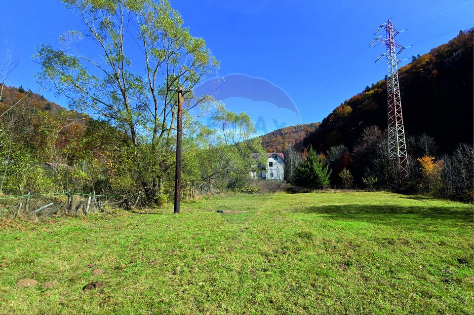 Teren intravilan cu vedere spectaculoasă spre Crucea Caraiman