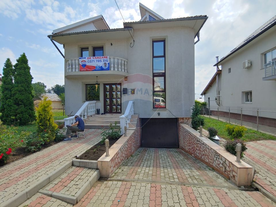 Casă / Vilă cu 5 camere de vânzare în Suceava Burdujeni