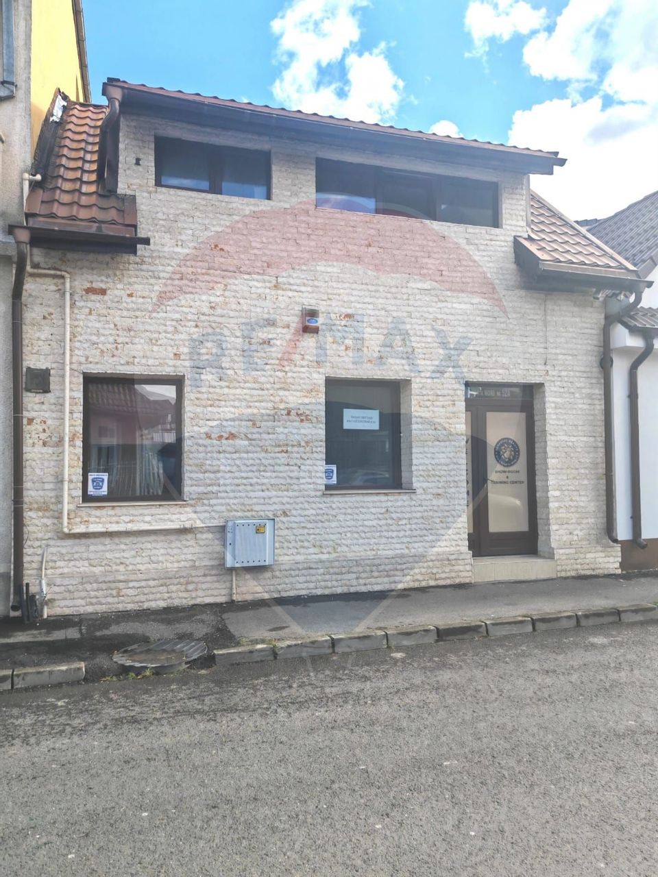 Apartament cu 4 camere de vânzare în zona Bartolomeu