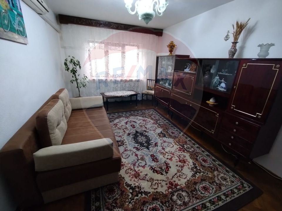 Apartament cu 3 camere de închiriat în zona George Enescu