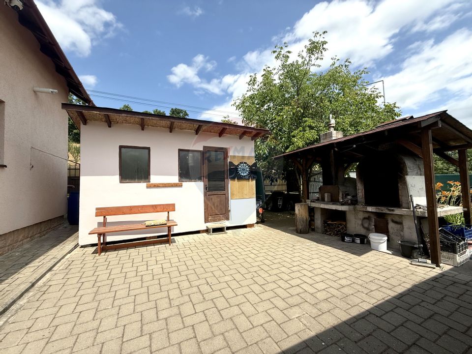 Comision 0% Casă de vânzare în Stolna cu livada,ciubăr,teren de 1464mp