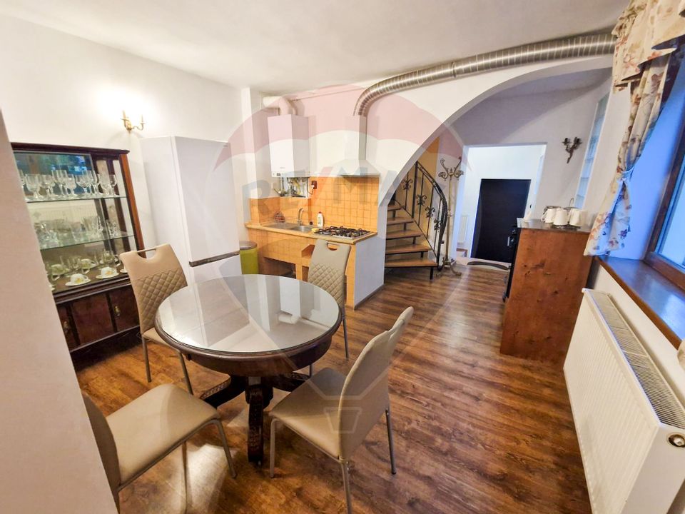 Property Located under Tâmpa composed of 2 Houses and Garden,