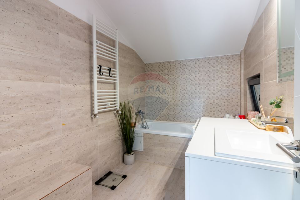 Casă / Vilă cu 4 camere de vânzare în Popesti Leordeni