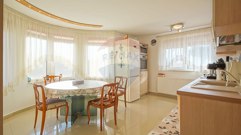 4 room House / Villa for sale