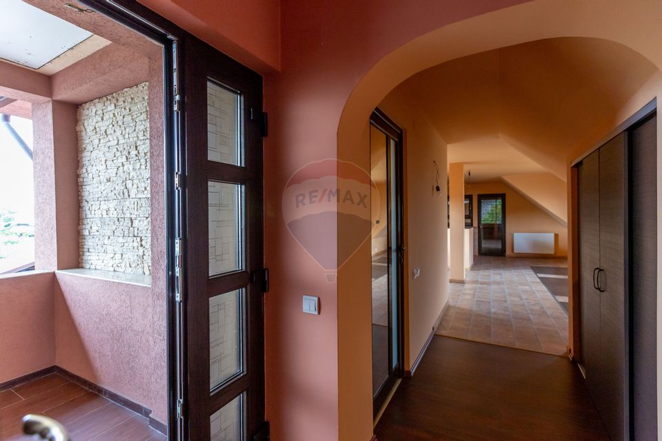 10 room House / Villa for sale, Serbanesti area
