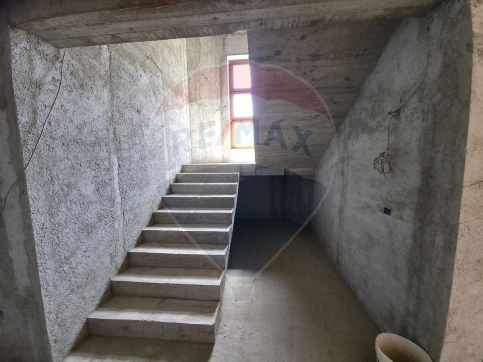 Teren intravilan + casă la roșu de vânzare – Vădurele, jud. Neamț