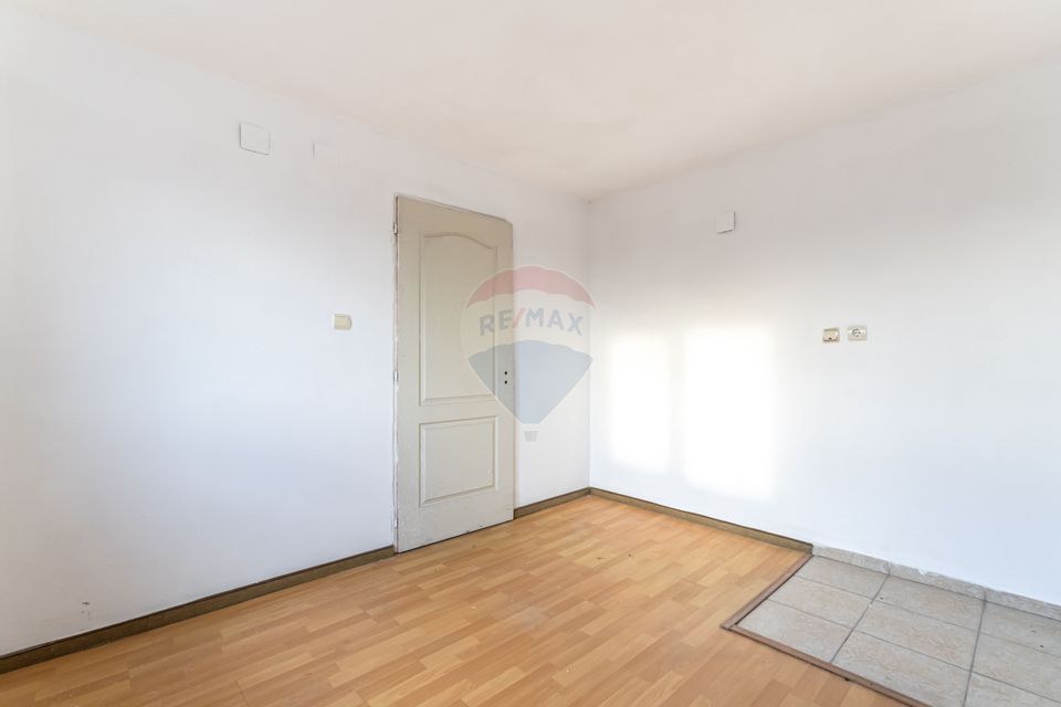 Casă de vânzare | 5 camere | Teren 1,100 mp | STUPINI | COMISION 0% |