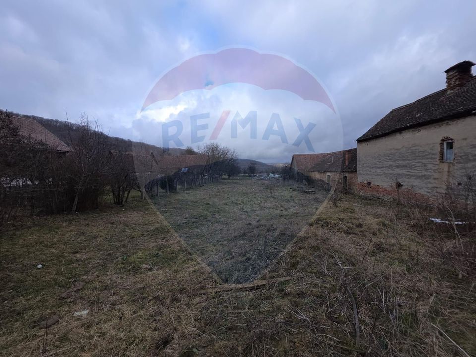 DE VANZARE Teren intr-un colț de Transilvanie autentică