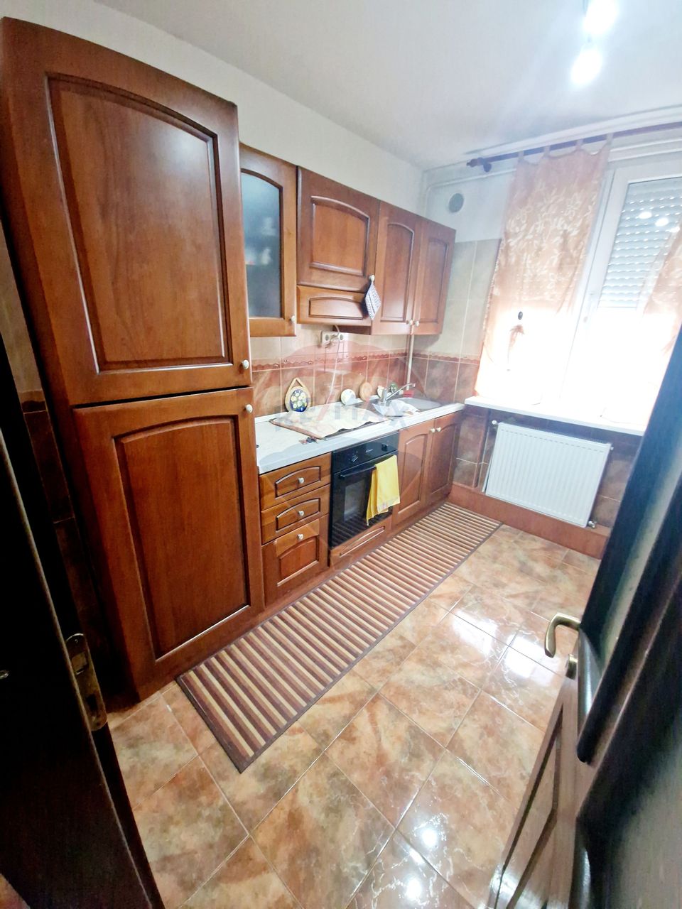 Apartament cu 3 camere de vânzare în zona Darmanesti