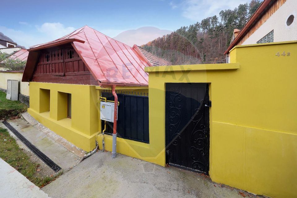 Casă cu 2 camere + curte 40 mp în zona Centrul Istoric