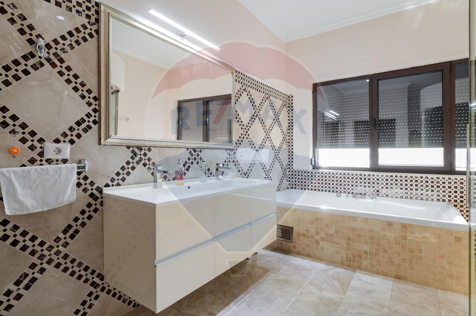 Penthouse de vanzare in Mamaia vedere frontala lac si marea Neagra