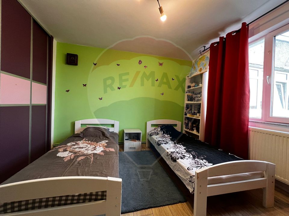 Apartament cu 3 camere-Cornisa Bistritei-REZERVAT