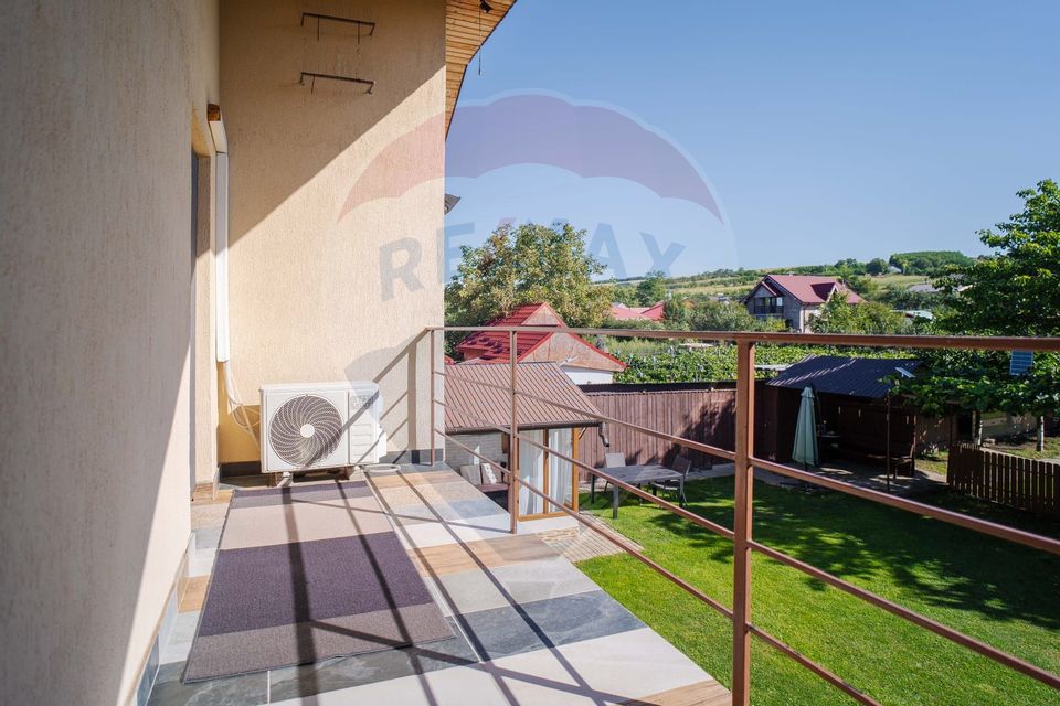 Casă / Vilă cu 5 camere de vânzare în zona Central