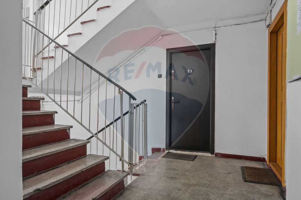 Apartament cu 5 camere de închiriat-Calea 13 septembrie.