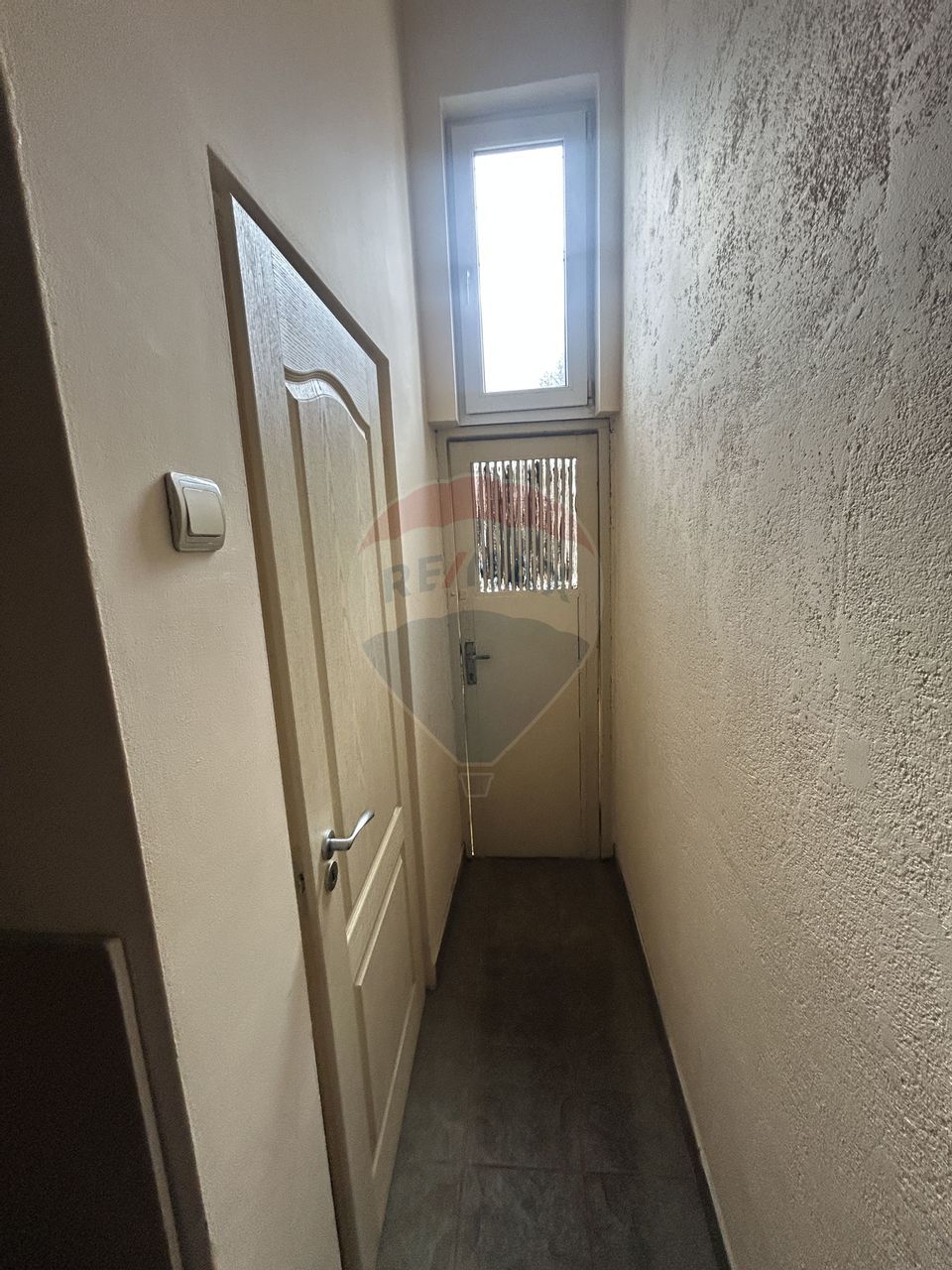 40sq.m Commercial Space for rent, Sud-Est area