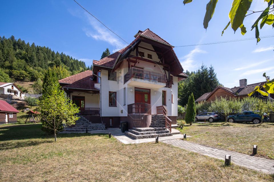 Vilă Moieciu, 375 mp util + teren 2.992 mp, View - Comision 0