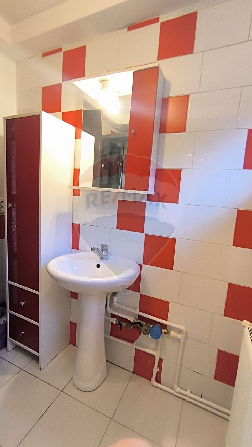 Apartament 3 camere de inchiriat în zona Dambul Rotund