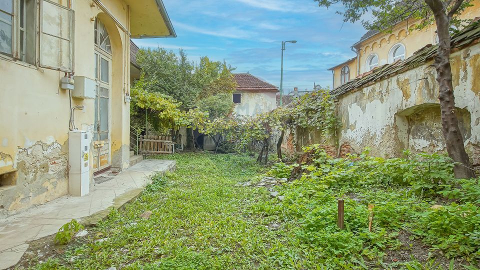 Casă singură în curte, de închiriat, Schei!