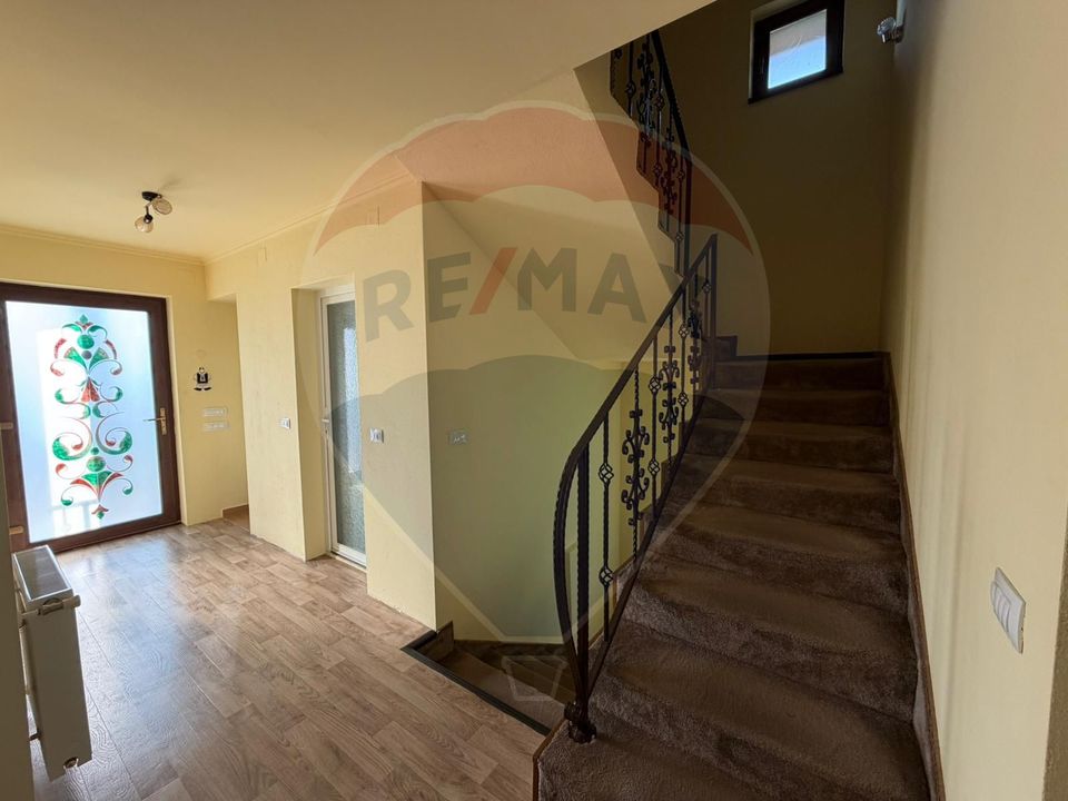 5 room House / Villa for sale, Cetate area