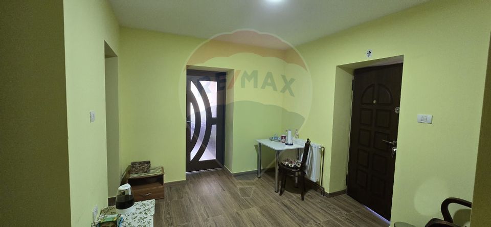 8 room House / Villa for sale