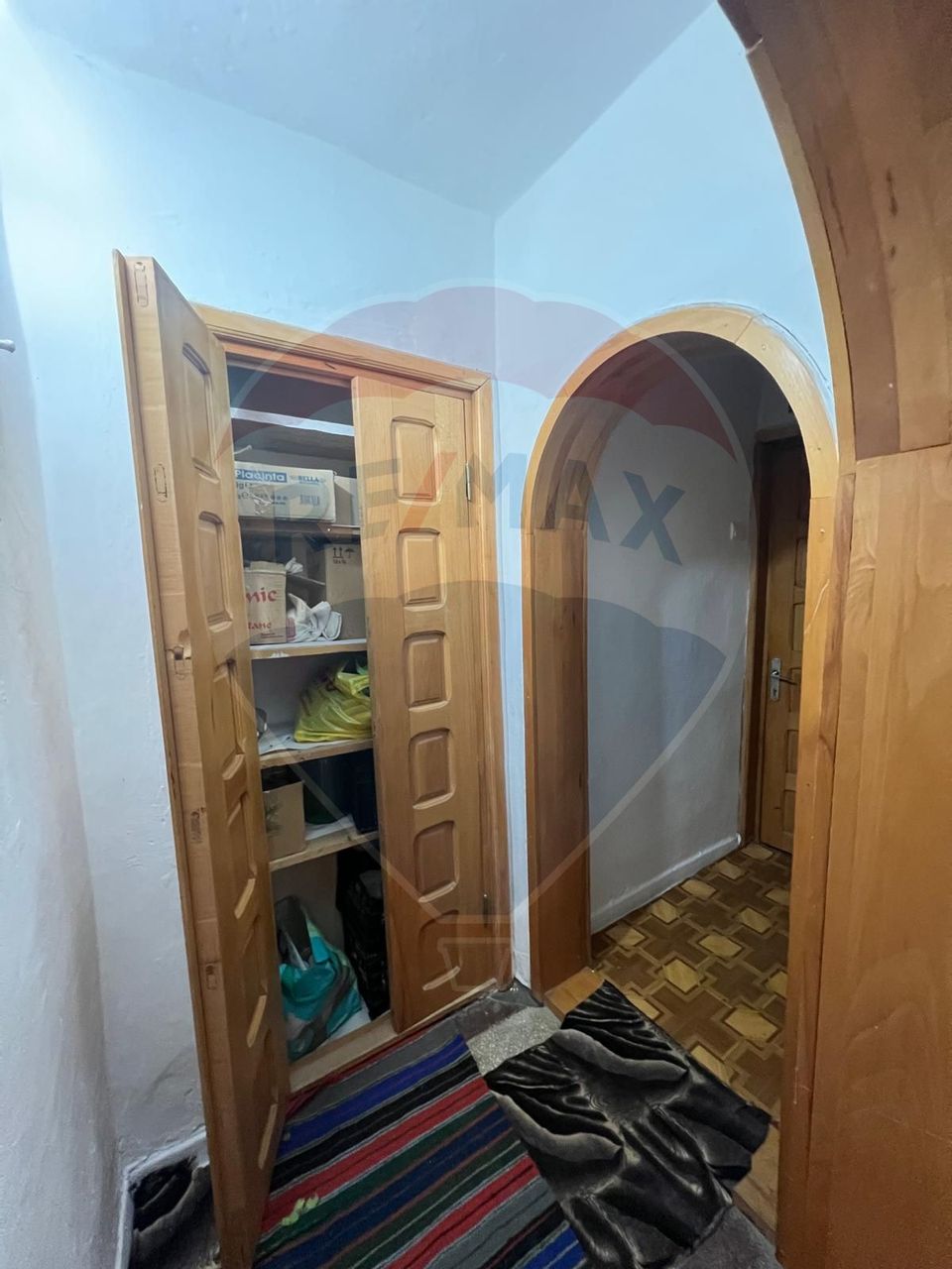 Apartament cu 4 camere de vânzare în zona Sud-Est