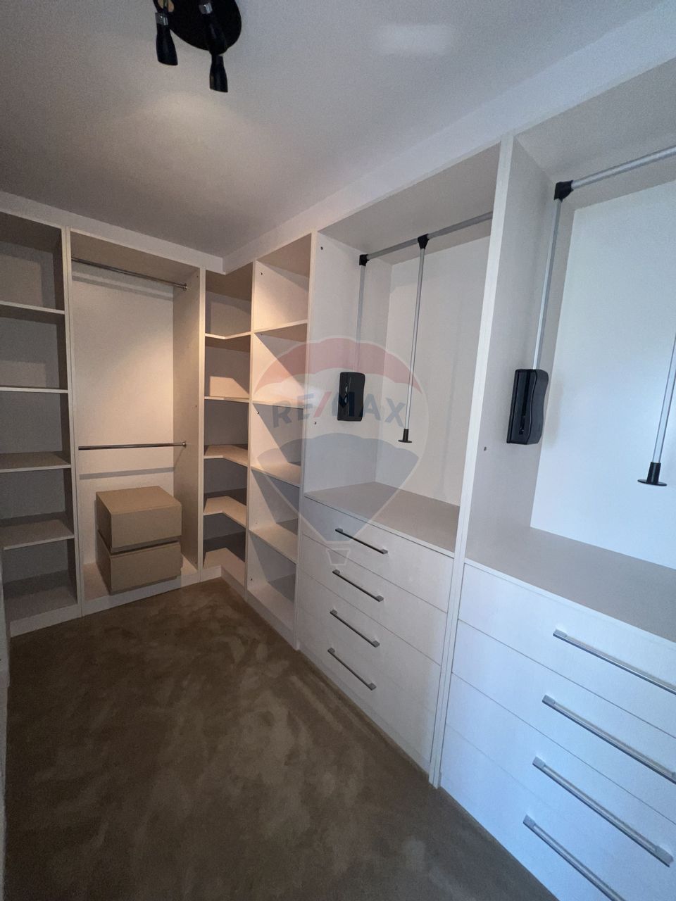 Apartament cu 3 camere de închiriat în zona Ultracentral Constanta Lux