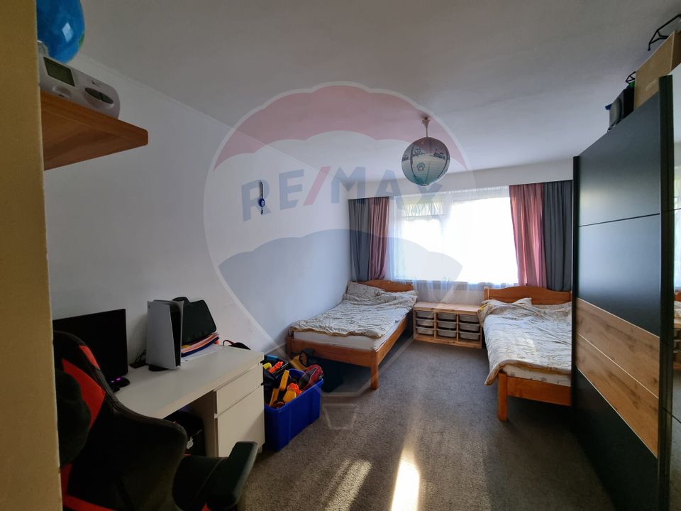 Apartament 3 camere decomandate în zona Central