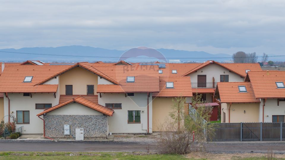 De vânzare - construcție nouă tip duplex - Sânpetru, 5 camere, 345 mp