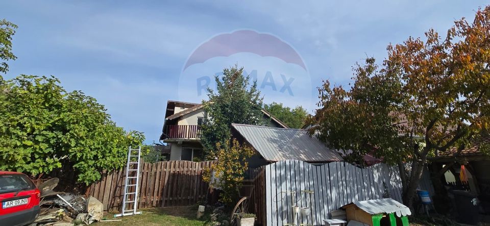 Casă la gri P+M cu anexă – oportunitate unică în Chișineu-Criș!