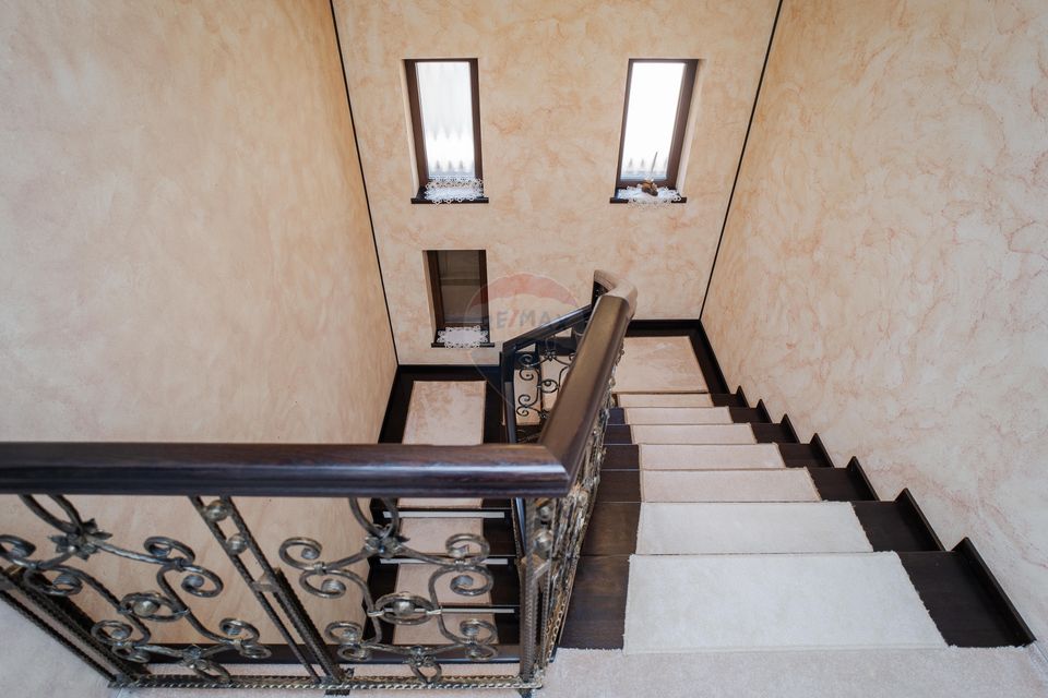 0% Comision - VILA de LUX de vânzare – Cu iaz natural