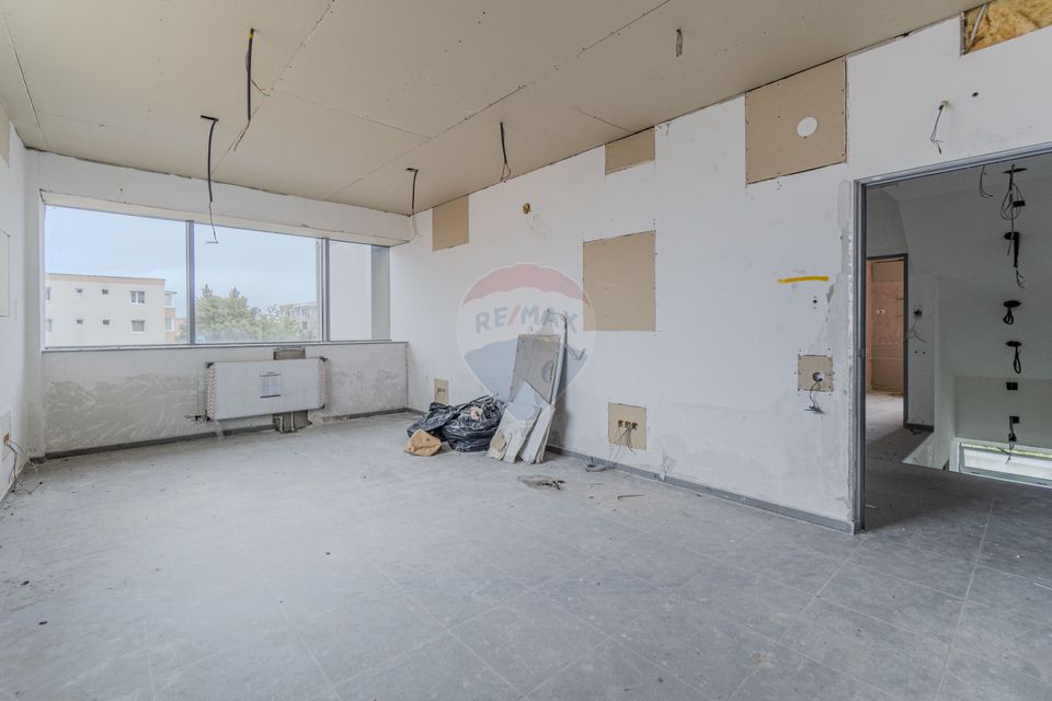 Cladire de 902 mp utili de vânzare, zona Grivitei - DN 13, COMISION 0