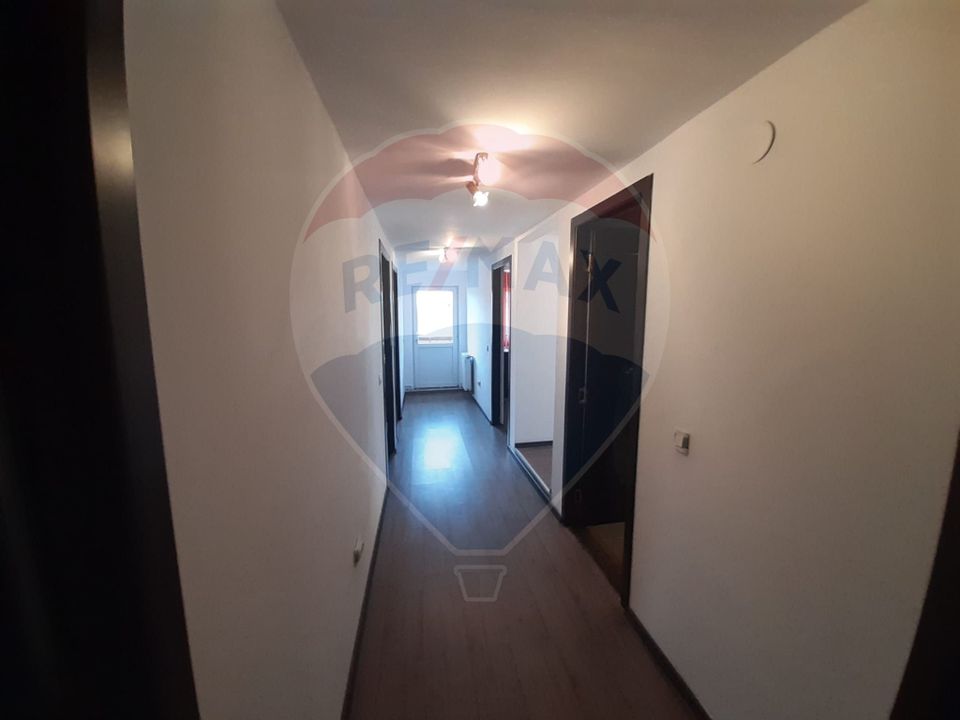 Casă / Vilă cu 7 camere   în zona Bran-Tohanita