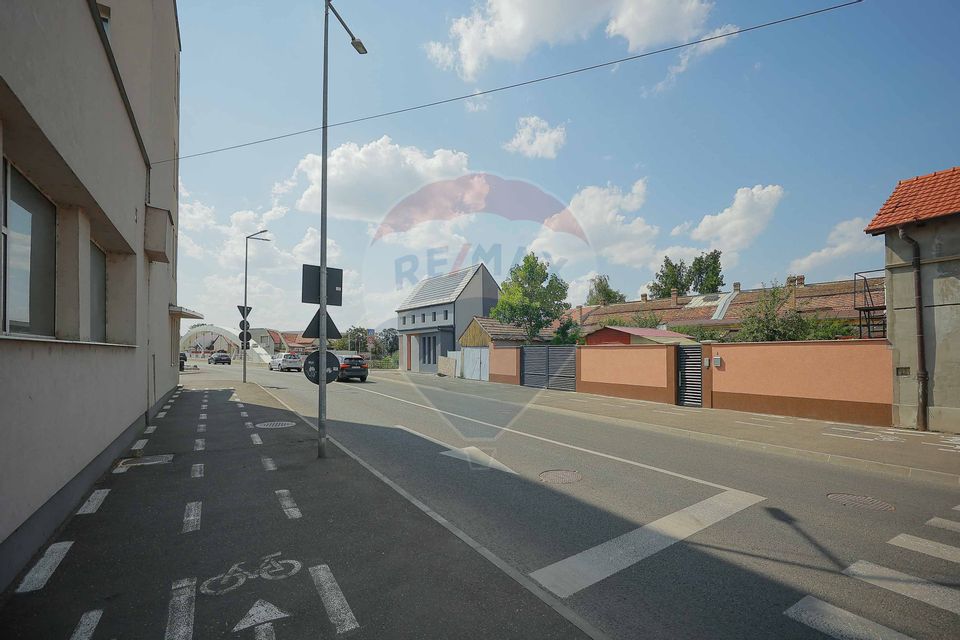 De vânzare Apartament cu 4 camere, lângă Podul Centenarului