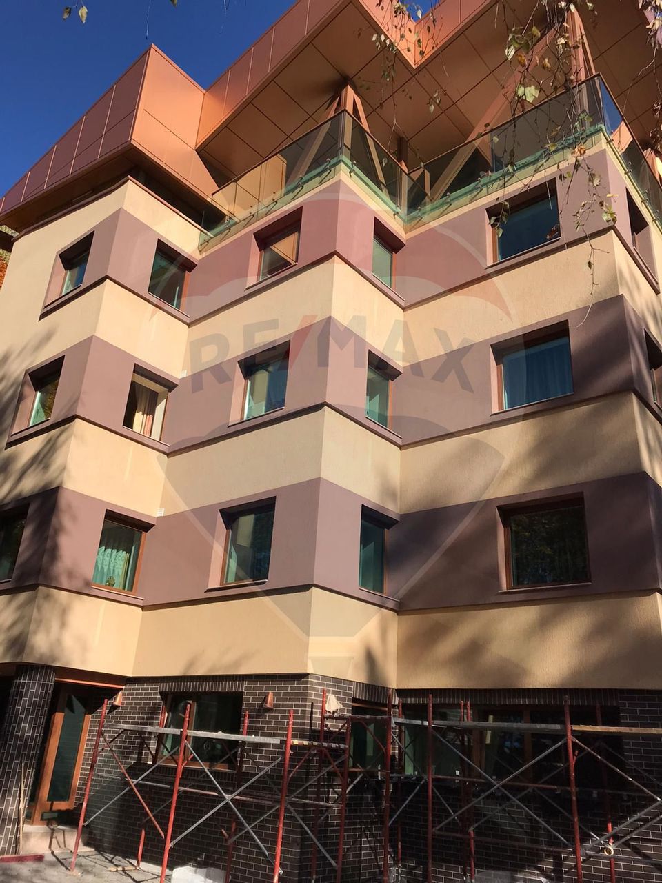 Apartament elegant cu mobilier de inspirație barocă, Valea Cheii 23