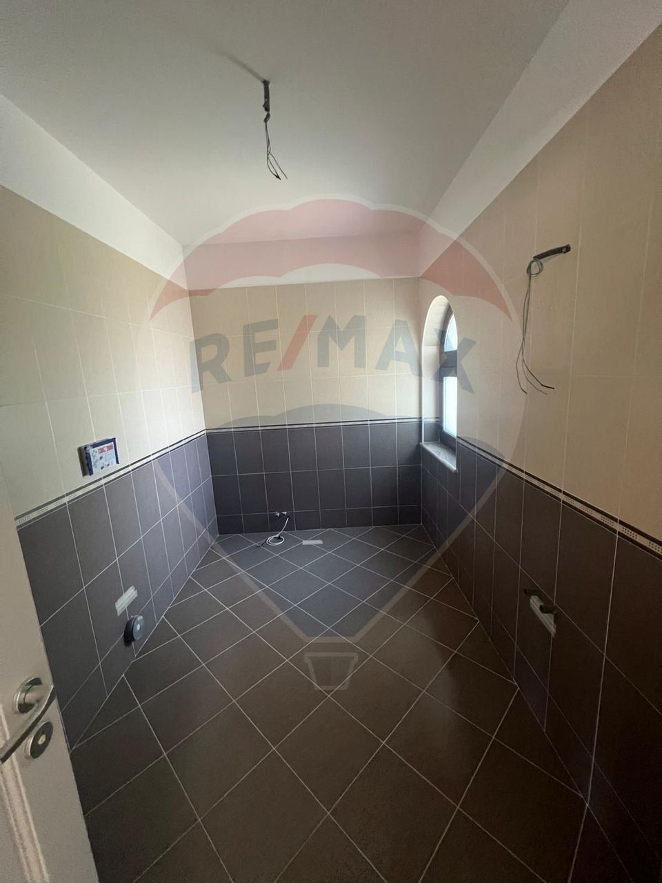 6 room House / Villa for sale
