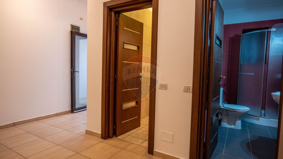 Vanzare apartament 3 camere, in vila cu curte si terasa, Fundeni