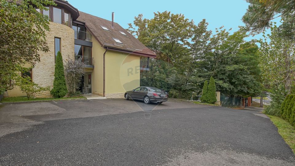 Proprietate de vânzare – Clădire premium pe drumul spre Poiana Brașov