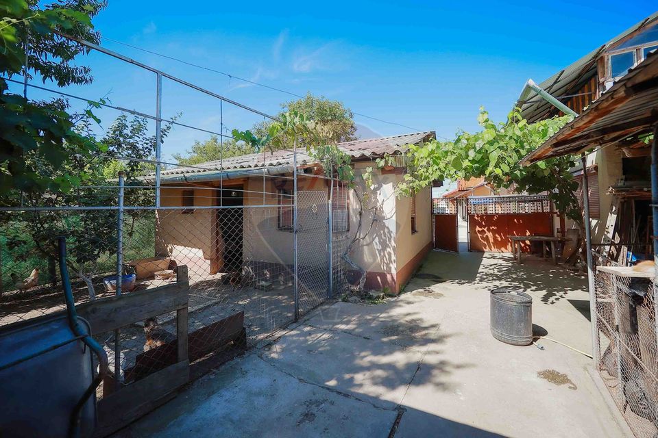 Casă și teren de 1397 mp de vânzare în Ineu, la 18 km de Oradea