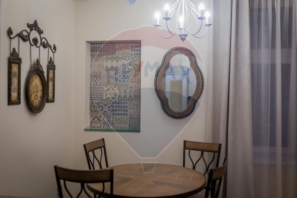 Inchiriez apartament superb cu 4 camere în zona Ultracentral