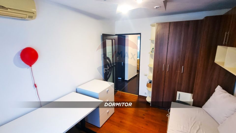 Apartament cu 3 camere de vanzare pe strada Moldovei