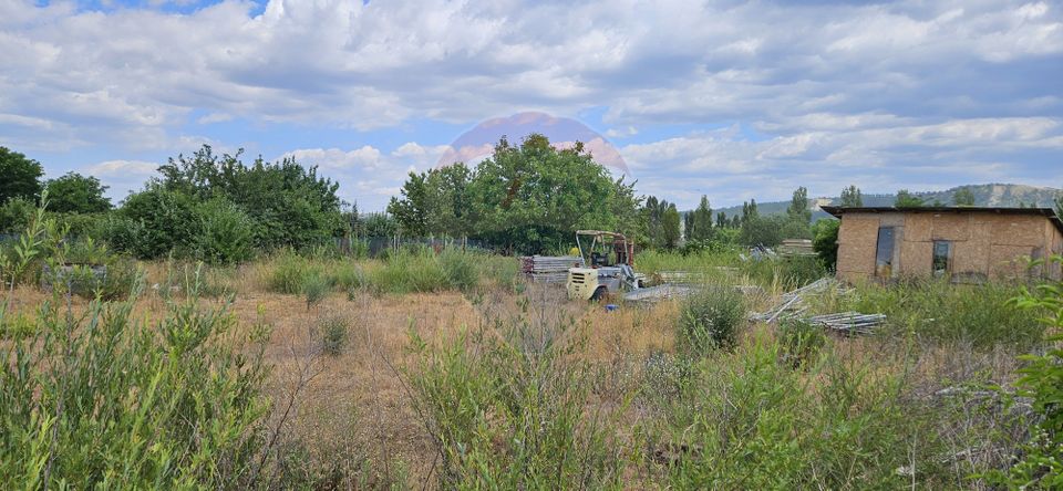 Land 500sqm Luna / Drumul Principala