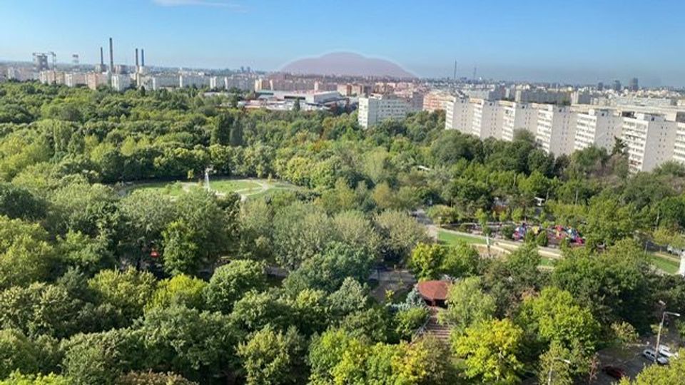 De vânzare: Penthouse cu vedere spectaculoasă la lac și parc