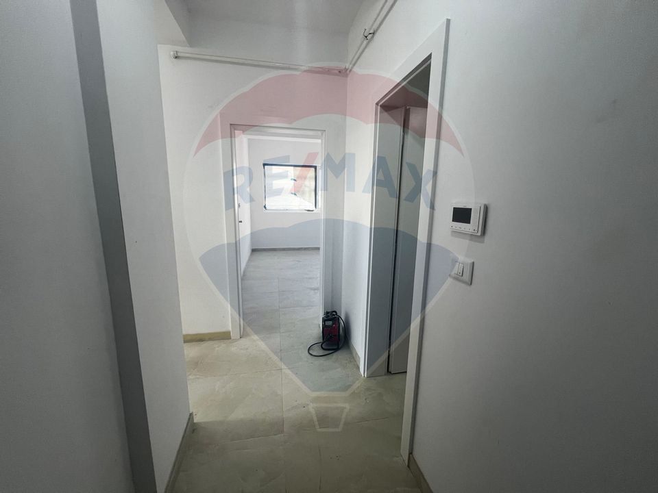 Apartament cu 3 camere de vânzare în zona Micalaca