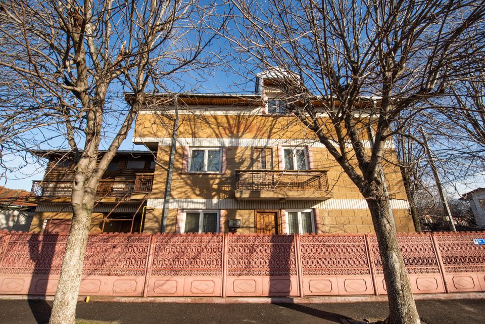Casa individuala cu 7 camere, de vanzare 250 mp utili,  Buzau