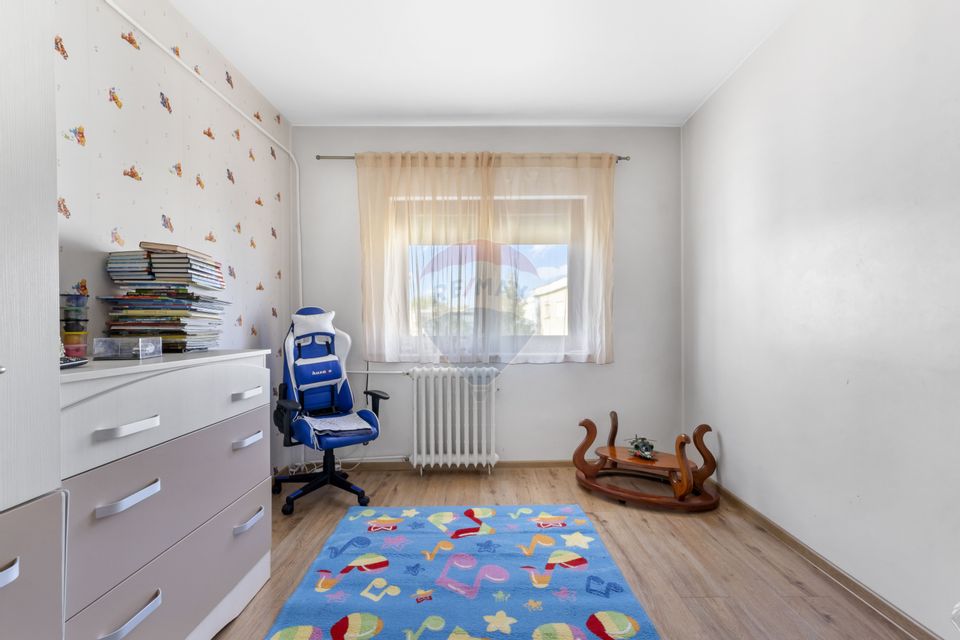 Apartament cu 5 camere decomandat de vanzare in Micalaca,Arad