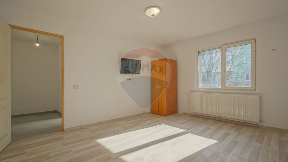 Versatile property in Brasov – Ideal for home or business!