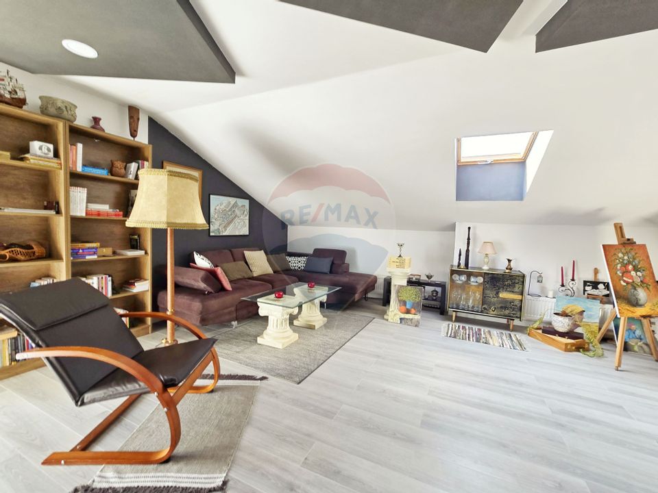 Casa, 4 dormitoare, pod amenajat, gradina, zona Vivo